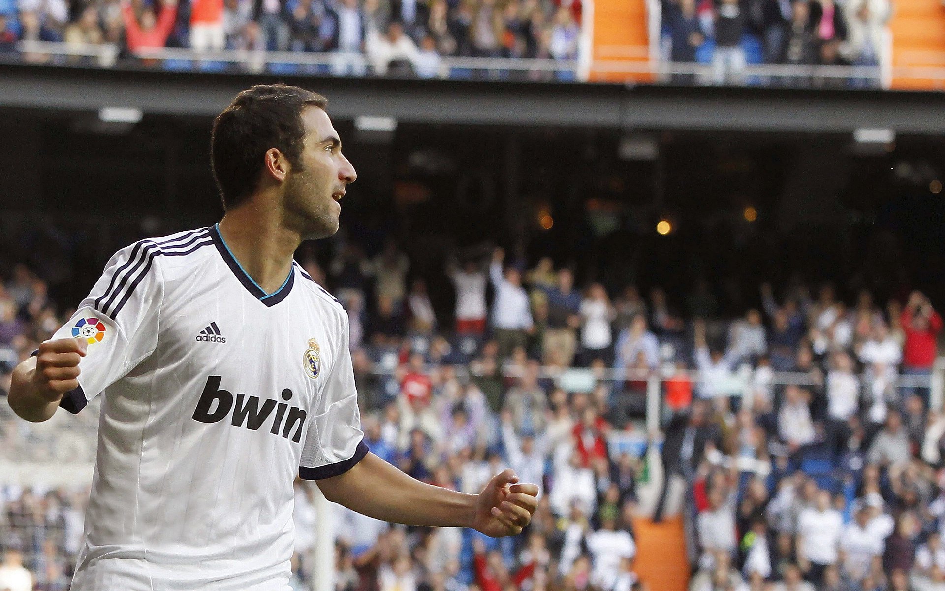 九游登录入口-F1赛季积分榜变动频繁 冠军归属悬念丛生，f1比赛积分