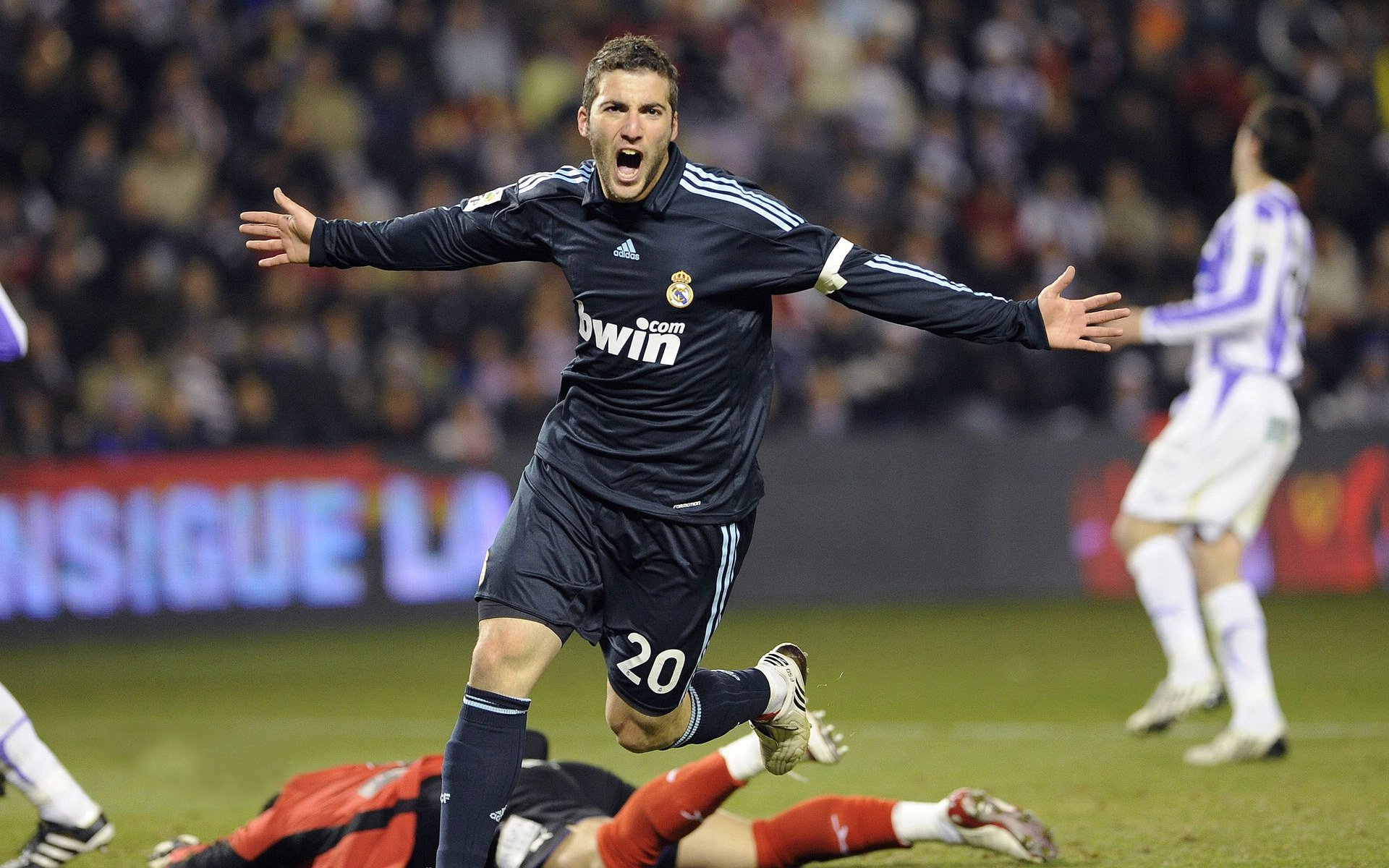 德甲壮观场面:速度与力量的激情碰撞,德甲冲刺速度最快球员